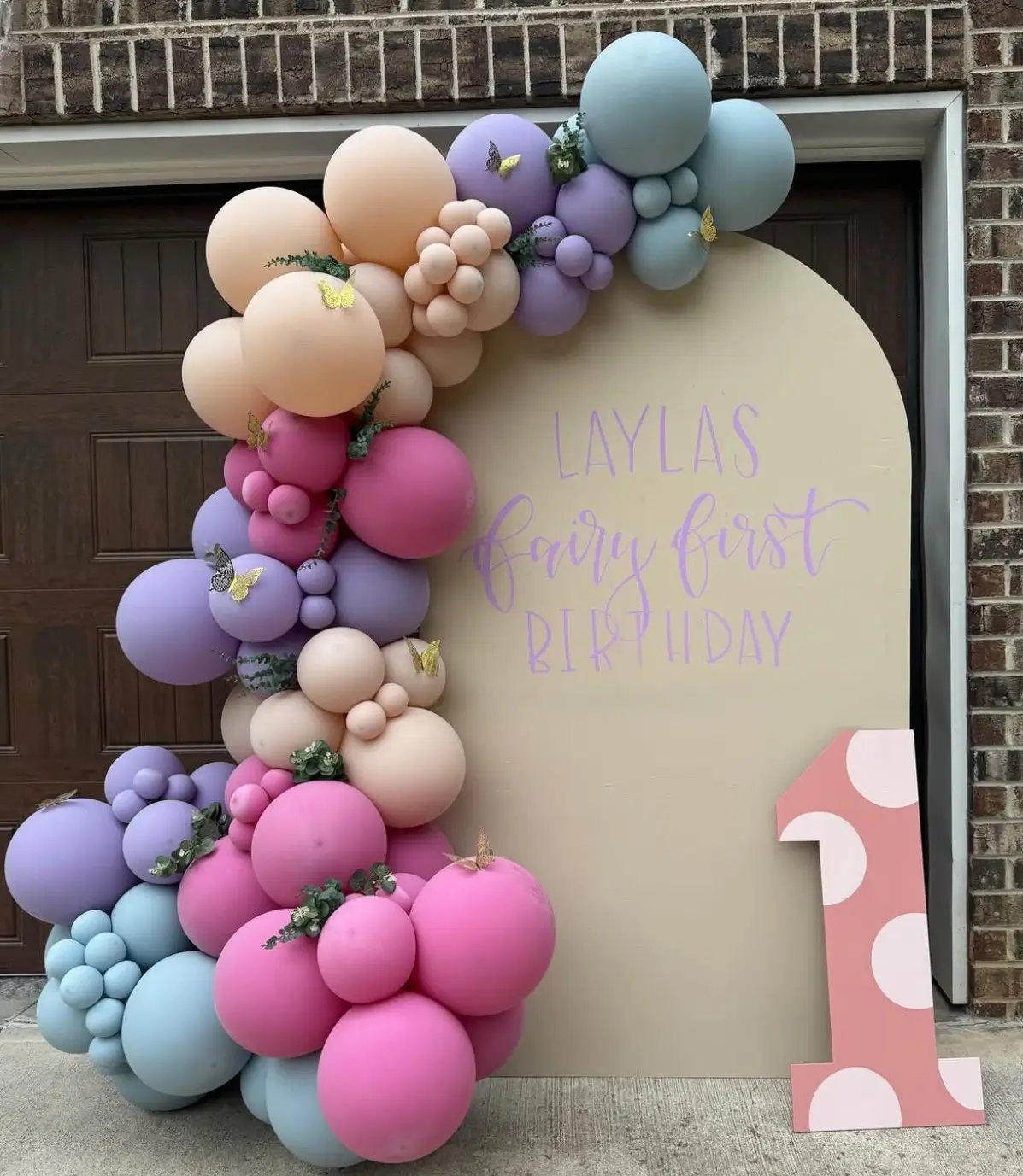 Balloon decoration by The Balloonista